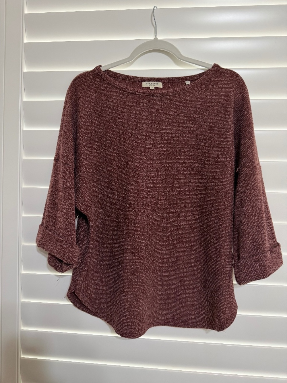 Casual Max Studio light sweater magenta/red size small.